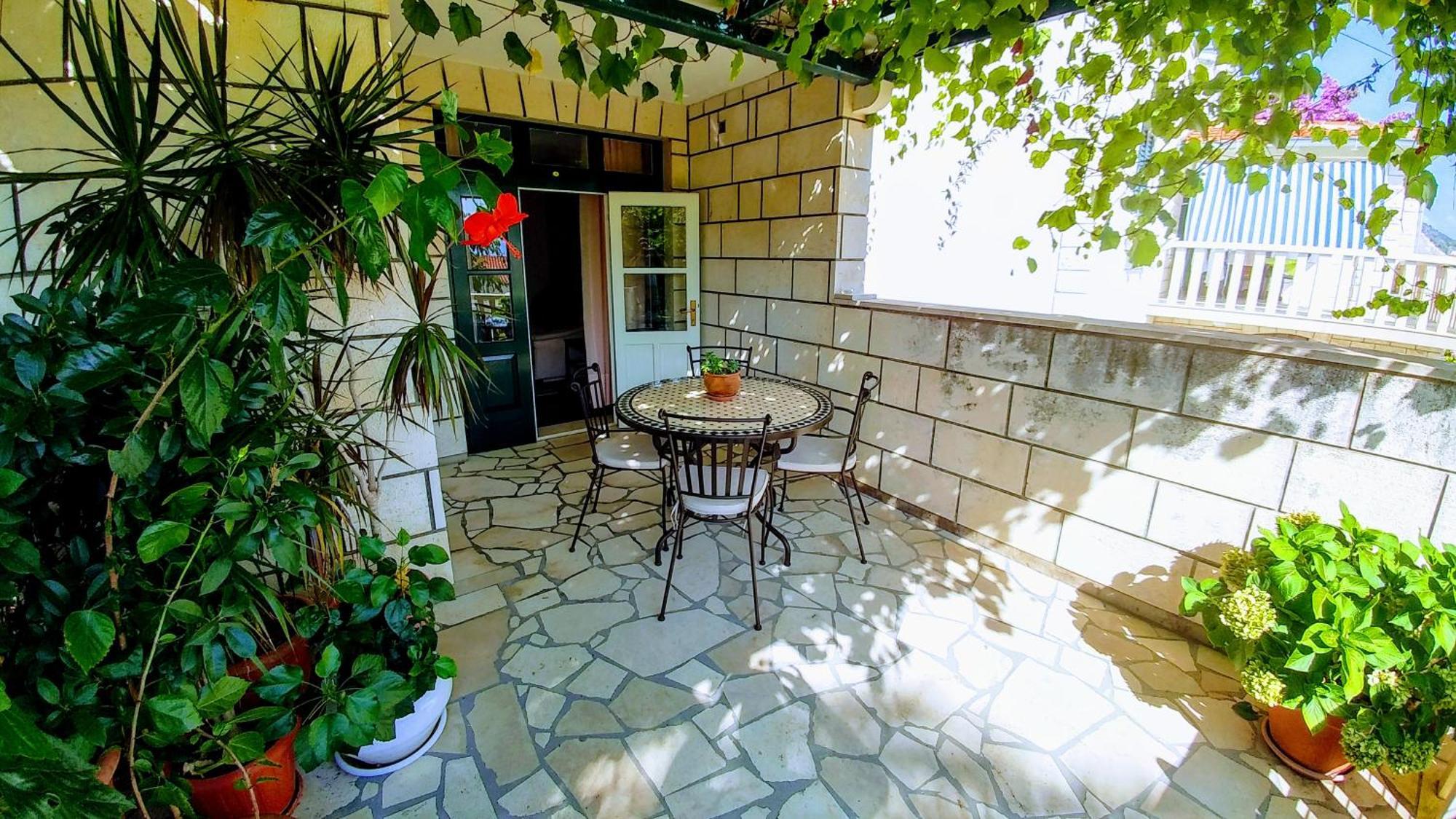 בול Apartments Fani Kanun מראה חיצוני תמונה
